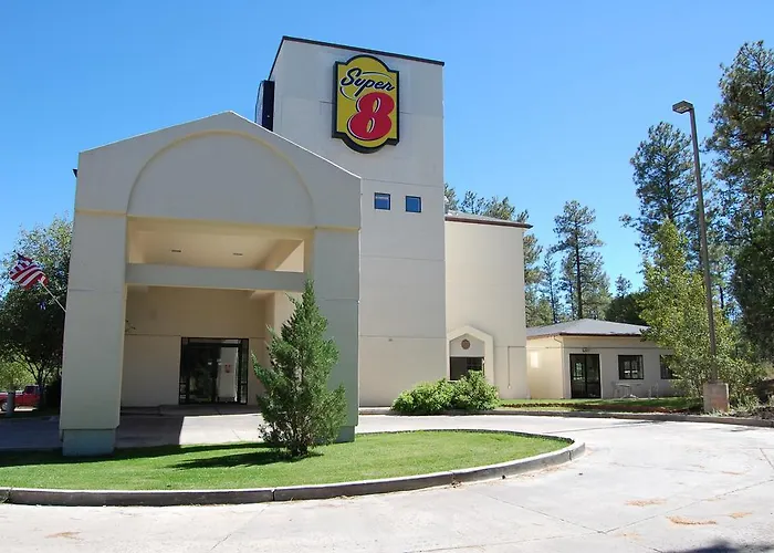 Hotel Super 8 By Wyndham Show 2*