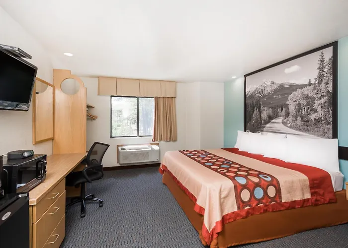 Super 8 By Wyndham Show 2*