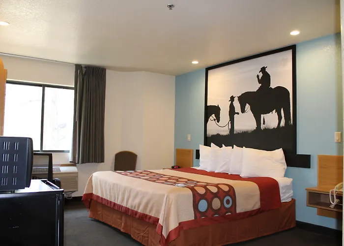 Hotel Super 8 By Wyndham Show