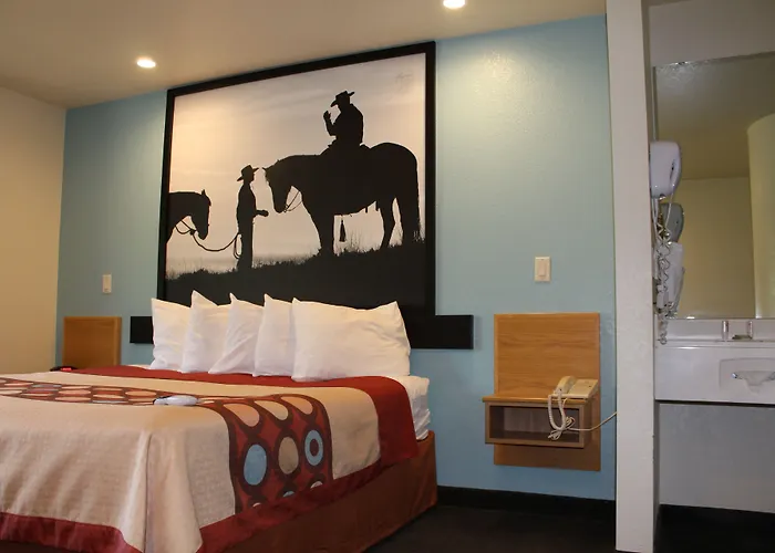 Super 8 By Wyndham Show Hotel