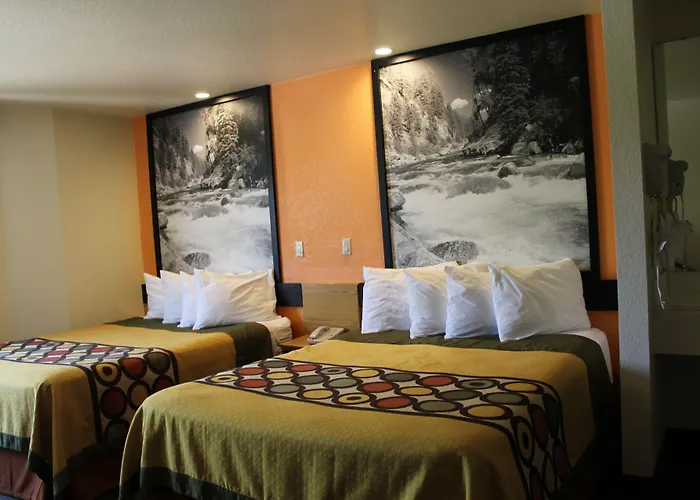 Super 8 By Wyndham Show Hotel 2*