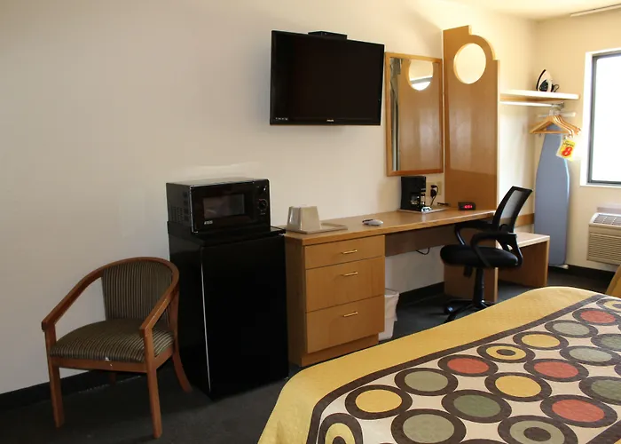 Hotel Super 8 By Wyndham Show