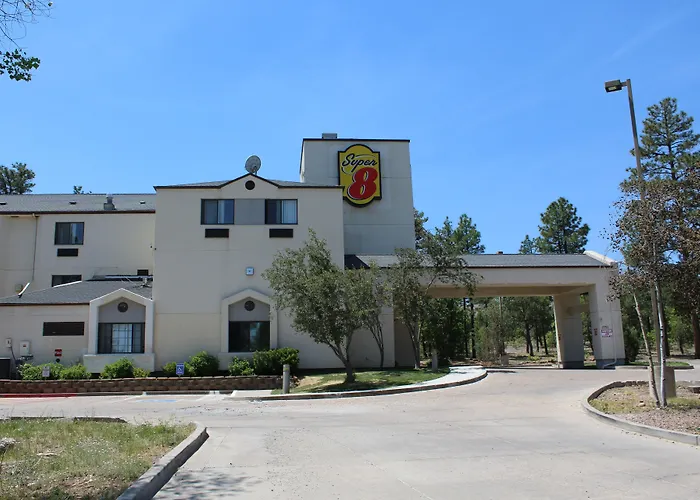 Super 8 By Wyndham Show Hotel 2*