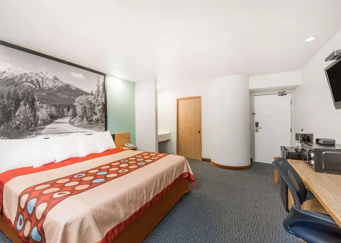 Super 8 By Wyndham Show Hotel