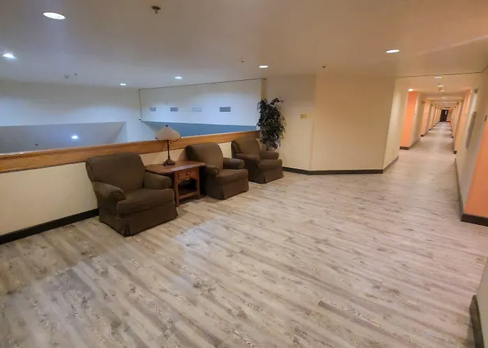 Super 8 By Wyndham Show Hotel 2*