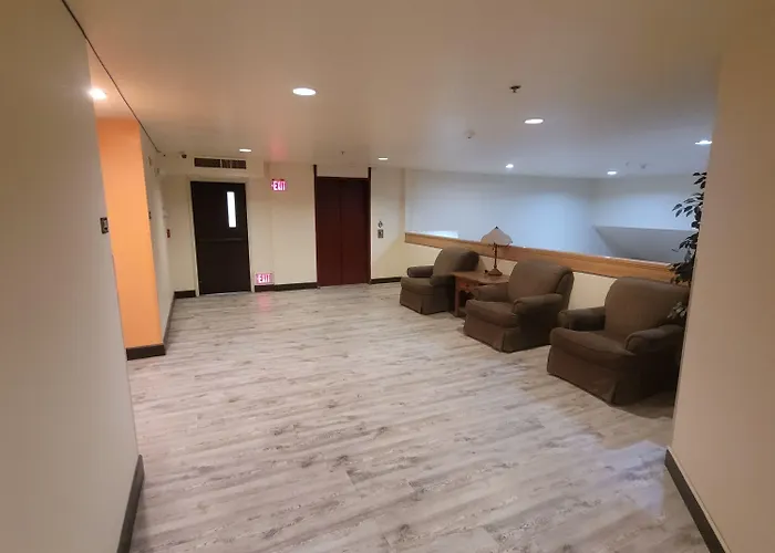 Hotel Super 8 By Wyndham Show