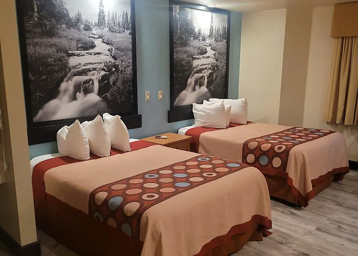 Hotel Super 8 By Wyndham Show 2*