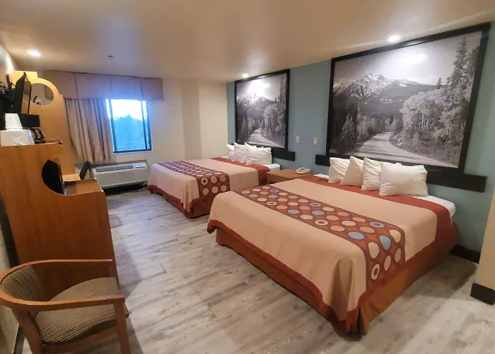 Hotel Super 8 By Wyndham Show