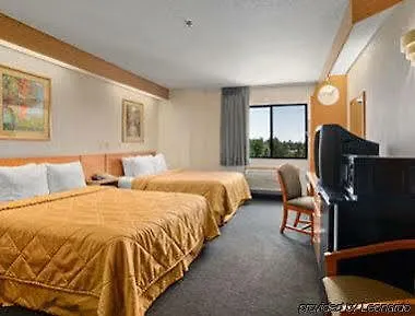Hotel Super 8 By Wyndham Show